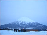 雲ツブひとつない羊蹄山